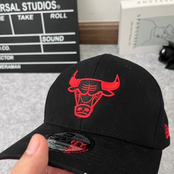 Chicago Bulls Metallic Outline 9FORTY Black Adjustable