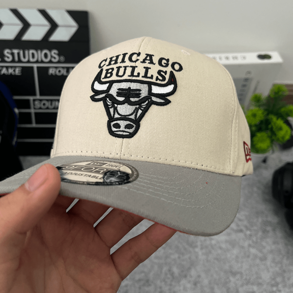 Mitchell & Ness Chicago Bulls NBA Chiment El Snapback Sombrero Gorra - Blanco FuertoGris, Blanco sucio  Deportes y Actividades al Aire Libre