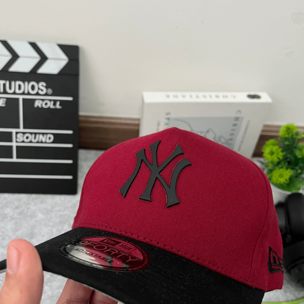 Burgundy New York Yankees Black Metal Badge Black Visor